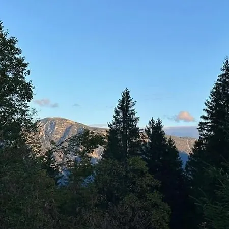 بيت للعطل 400 Year Old Wooden House *