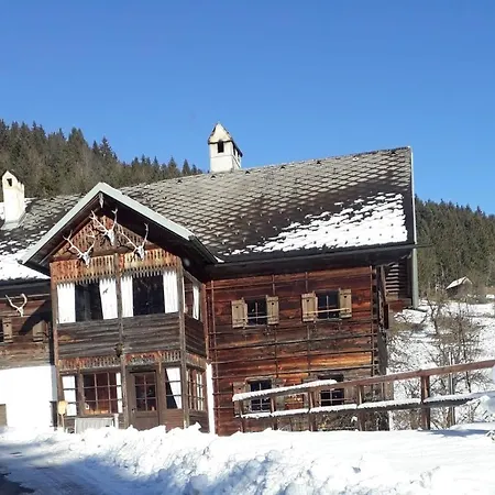 400 Year Old Wooden House 度假居