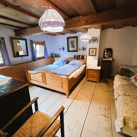 بيت للعطل 400 Year Old Wooden House باد غويسرن