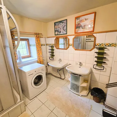 بيت للعطل 400 Year Old Wooden House باد غويسرن