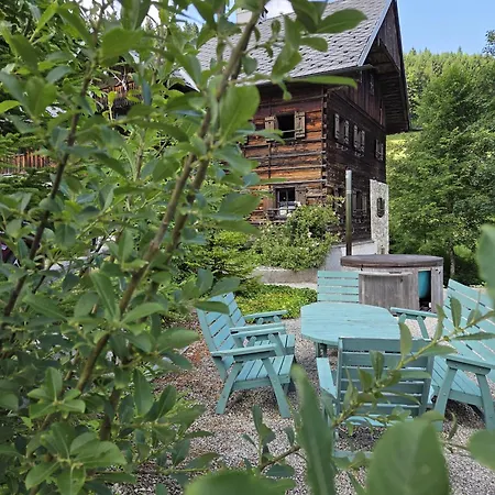 Dom wakacyjny 400 Year Old Wooden House *