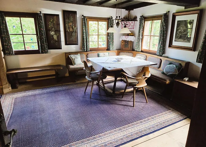 400 Year Old Wooden House Дом отдыха *